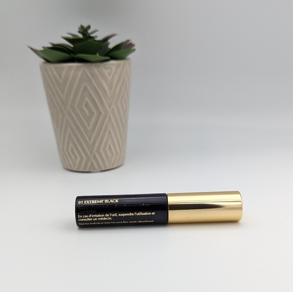 Estee Lauder Sumptuous Extreme Black Mascara New - Picture 2 of 3